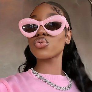 Lip 0versized BARBIE Sunglasses/ Sturdy Zippered Case/ Unisex